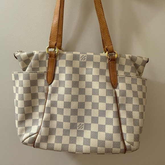 Louis Vuitton Handbags - Louis Vuitton Damier Azur Totally PM